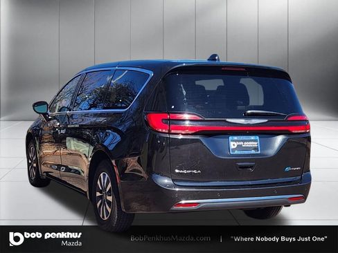 Used 2024 Chrysler Pacifica Select image 26