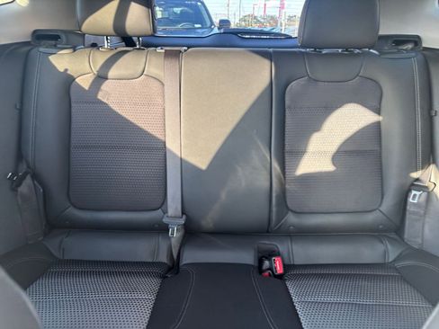 Used 2025 Chevrolet Trax LT image 36