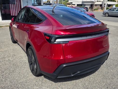 Used 2026 Tesla Model Y AWD image 7