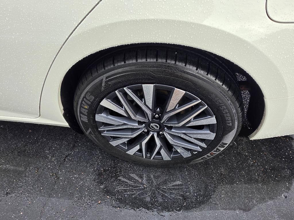 Certified 2025 Nissan Altima 2.5 SV FWD image 9
