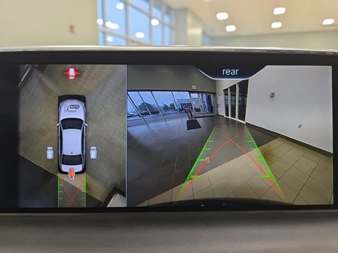 Used 2017 BMW 750i xDrive image 28