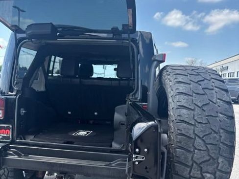 Used 2012 Jeep Wrangler Unlimited Rubicon AWD/4WD image 38