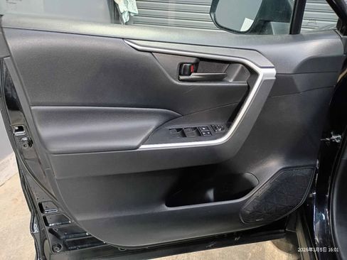 Used 2019 Toyota RAV4 LE image 11