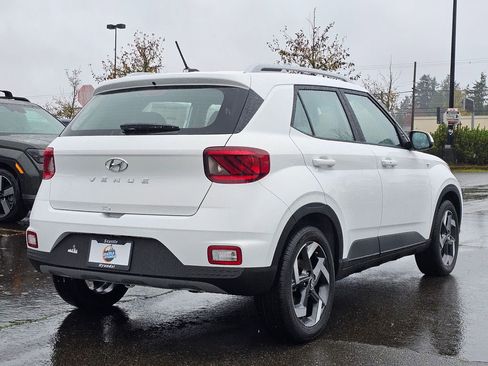Used 2026 Hyundai Venue SEL FWD image 7