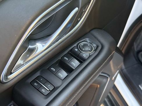 Used 2023 Chevrolet Suburban Premier RWD image 19