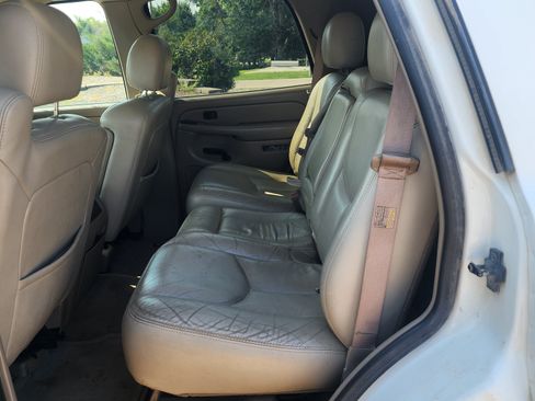 Used 2004 Chevrolet Tahoe LS w/ Preferred Equipment Group AWD/4WD image 10