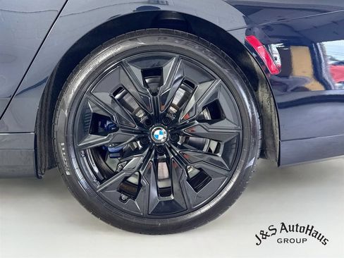 Used 2024 BMW 740i xDrive AWD/4WD image 40