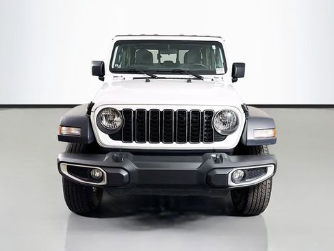 Used 2024 Jeep Gladiator Sport image 2