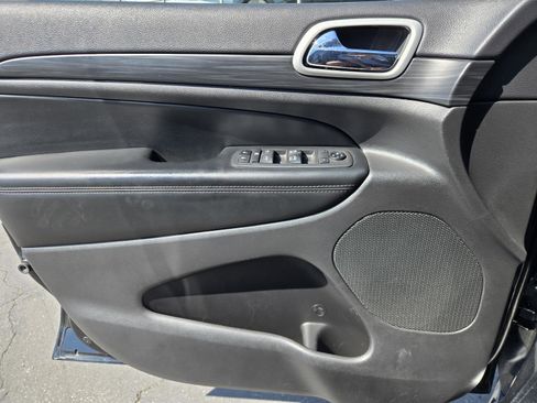 Certified 2021 Jeep Grand Cherokee Laredo X image 20