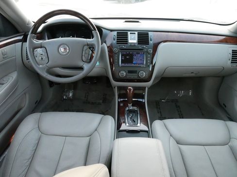 Used 2011 Cadillac DTS Premium image 10