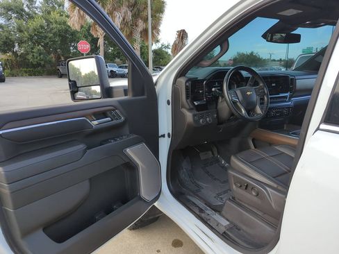 Used 2024 Chevrolet Silverado 2500 High Country AWD/4WD image 8