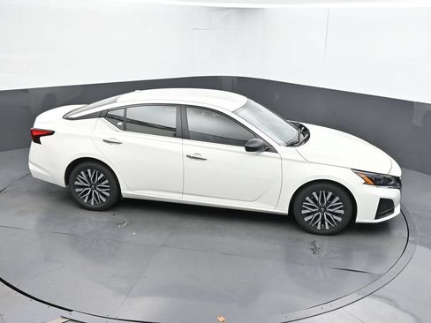 Used 2025 Nissan Altima 2.5 SV FWD image 36