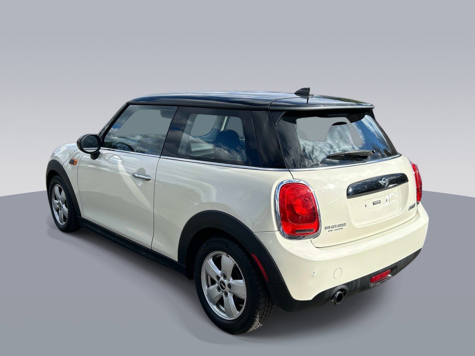 Used 2017 MINI Cooper 2-Door Hardtop FWD image 5