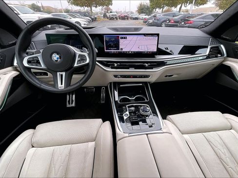 Used 2025 BMW X7 M60i AWD/4WD image 16
