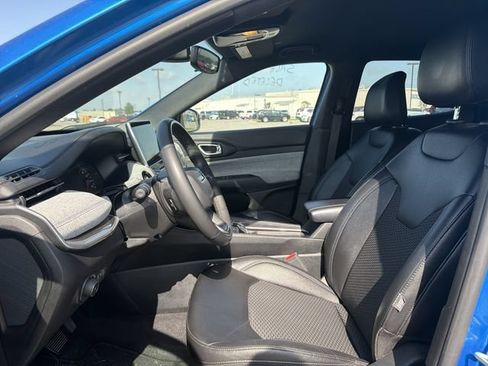 Used 2024 Jeep Compass Latitude AWD/4WD image 9