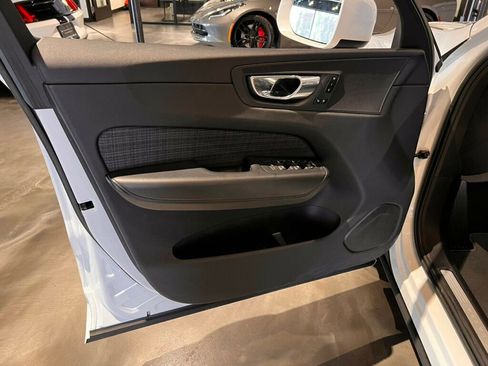Used 2023 Volvo XC60 B5 Core image 14