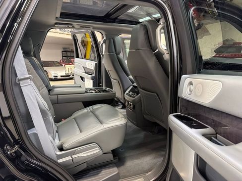 Used 2018 Lincoln Navigator Reserve w/ Technology Package AWD/4WD image 43