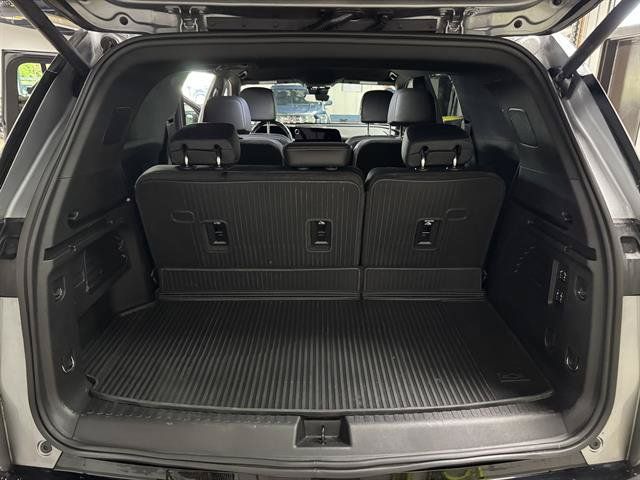 Certified 2026 Chevrolet Traverse High Country w/ LPO, Floor Liner Package AWD/4WD image 13