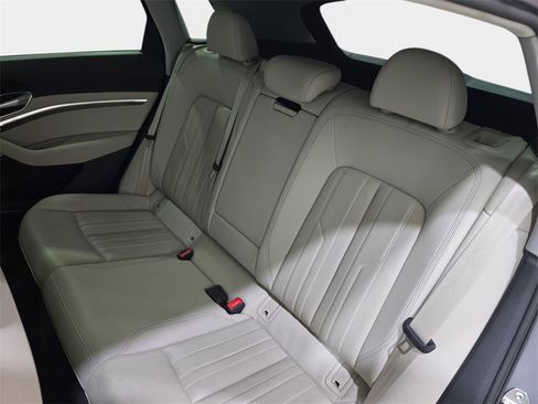 Used 2021 Audi e-tron Premium Plus w/ Premium Plus Package image 14