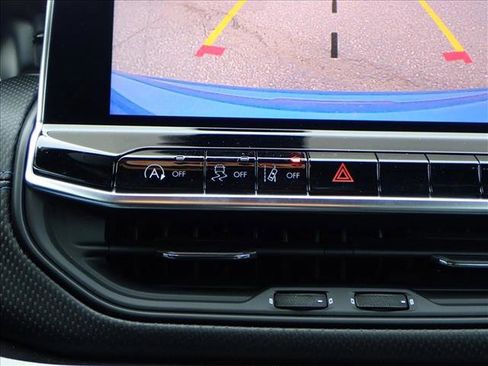 New 2026 Jeep Compass Latitude image 17