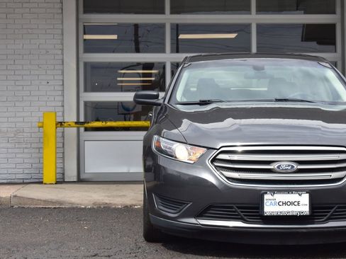 Used 2016 Ford Taurus SE image 21