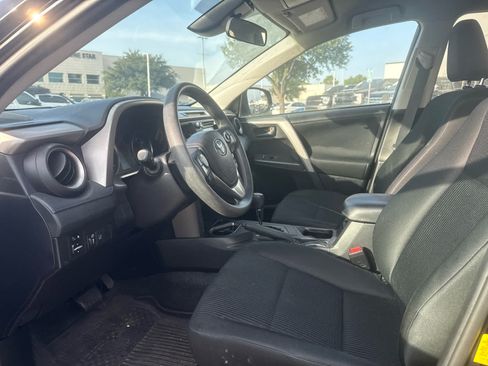 Used 2018 Toyota RAV4 LE w/ All Weather Liner Package FWD image 5