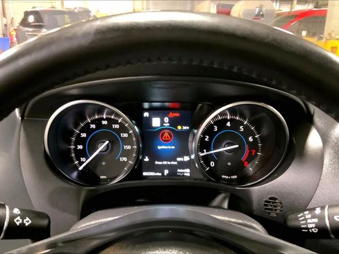 Used 2020 Jaguar F-PACE Premium image 26