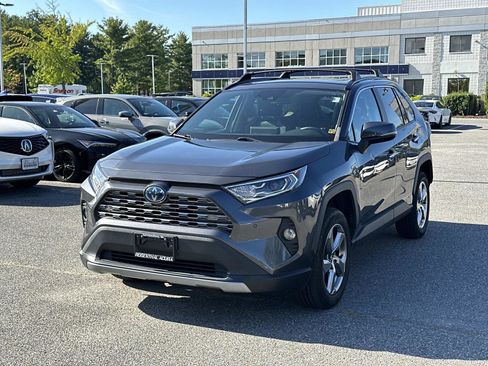 Used 2020 Toyota RAV4 Limited image 8