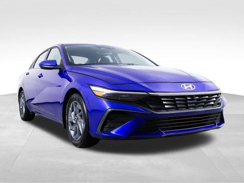 Used 2024 Hyundai Elantra SEL FWD image 11