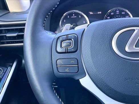 Used 2018 Lexus IS 300 AWD image 22