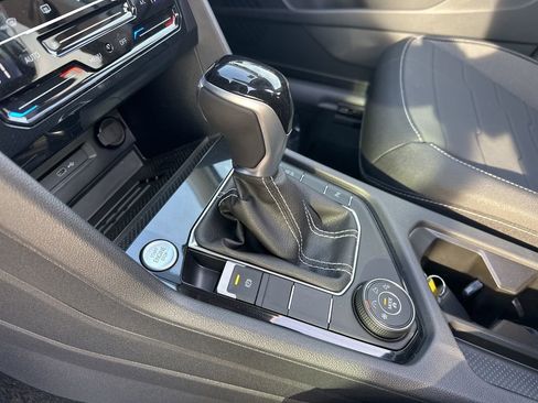 New 2026 Volkswagen Taos SE image 24