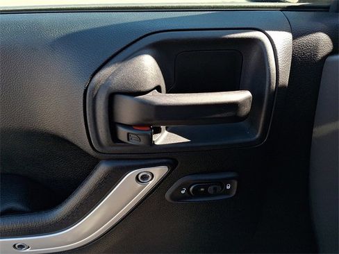 Used 2017 Jeep Wrangler Unlimited Sahara w/ Connectivity Group image 16