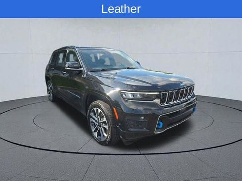 Used 2022 Jeep Grand Cherokee Overland w/ Luxury Tech Group IV AWD/4WD image 9