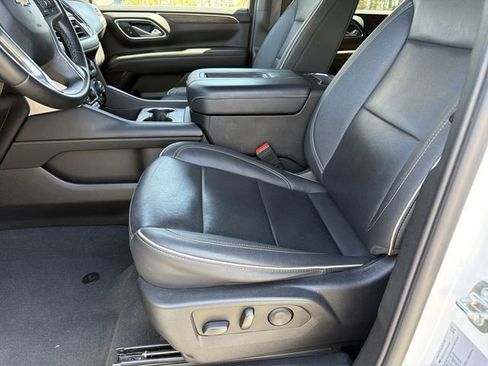 Used 2023 Chevrolet Suburban Premier image 18