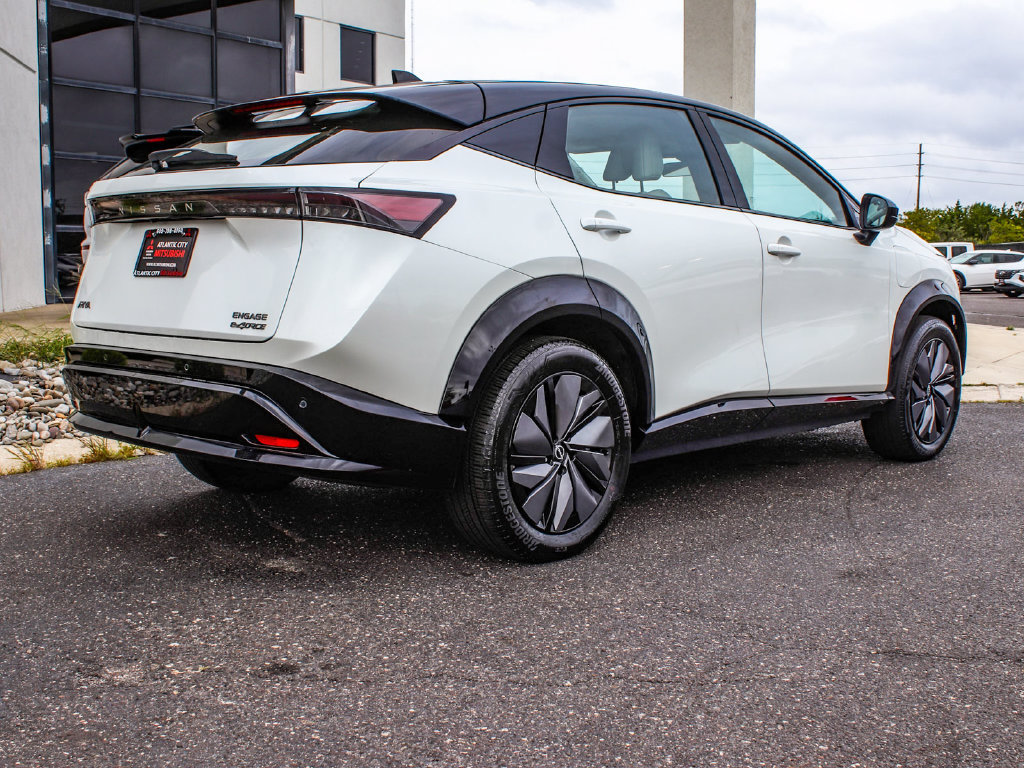 Used 2023 Nissan Ariya AWD image 6