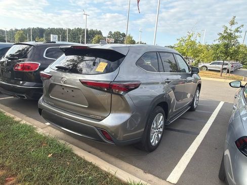 Used 2026 Toyota Highlander Limited AWD/4WD image 11