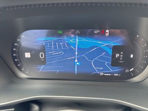 Certified 2025 Volvo XC40 B5 Plus AWD/4WD image 23