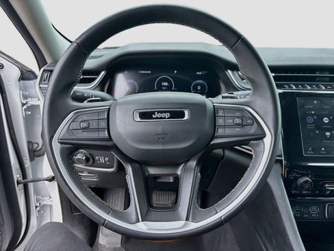 Used 2024 Jeep Grand Cherokee Laredo RWD image 11