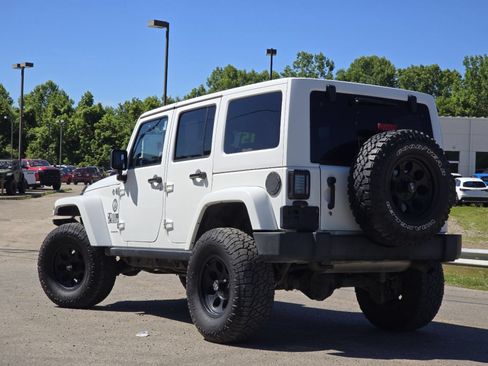 Used 2015 Jeep Wrangler Unlimited Sahara AWD/4WD image 13