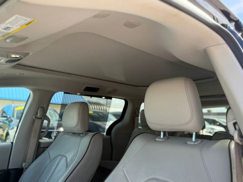 Used 2020 Chrysler Pacifica Limited w/ Advanced Safetytec Group image 26