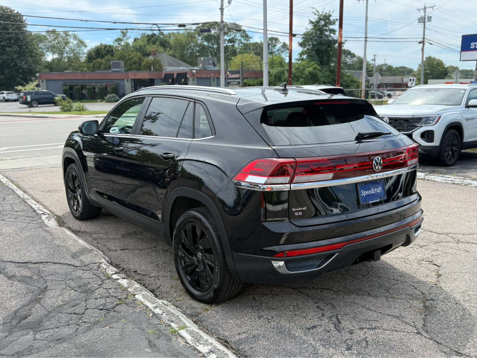 Used 2024 Volkswagen Atlas Cross Sport SE w/ Panoramic Sunroof Package AWD/4WD image 5