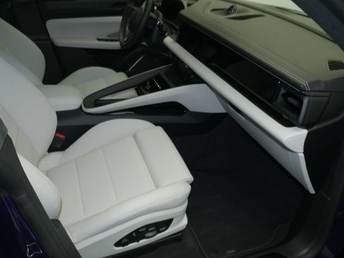 Certified 2026 Porsche Macan Turbo Electric AWD/4WD image 26