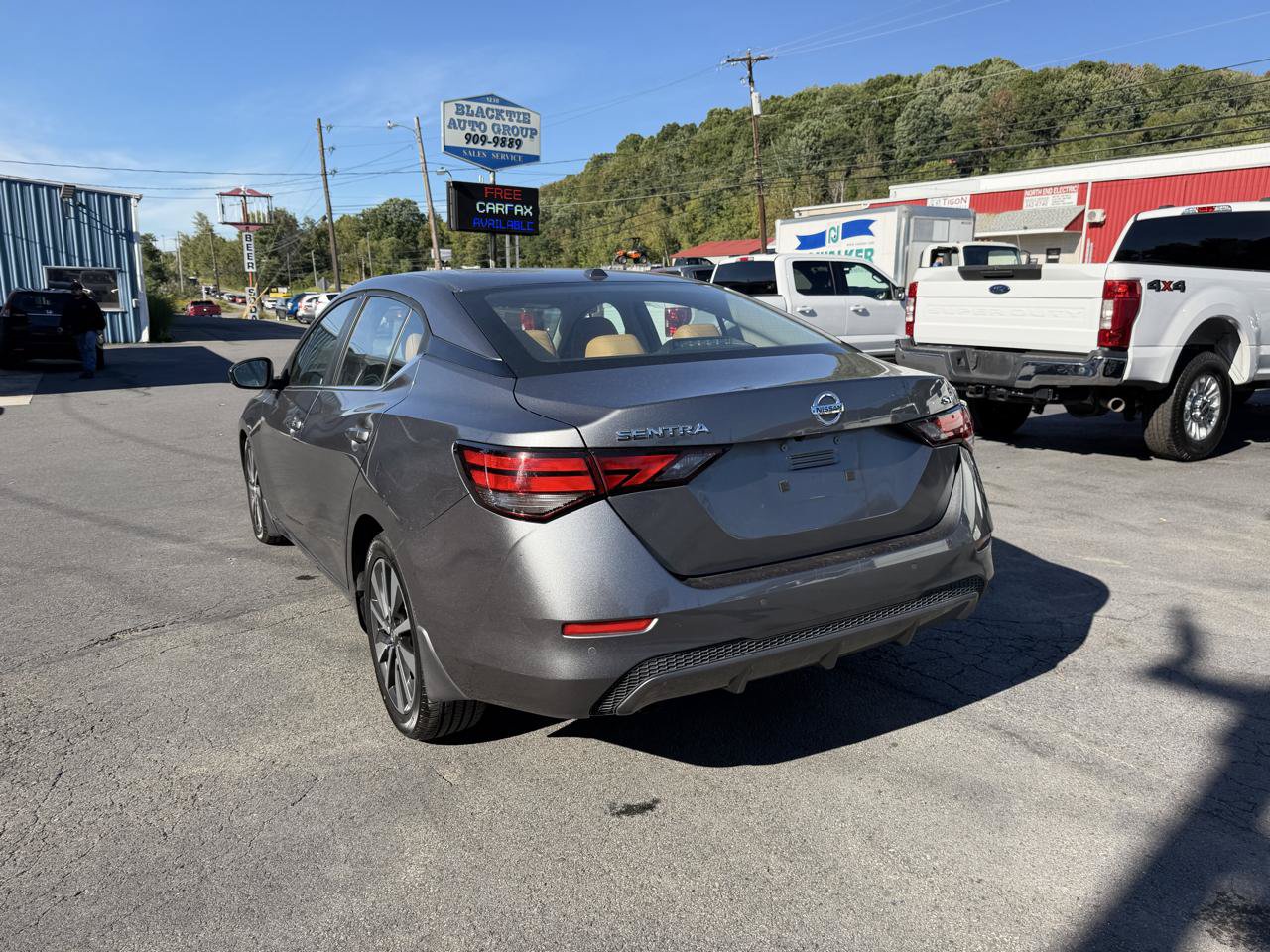 Used 2020 Nissan Sentra SV w/ SV Premium Package FWD image 10
