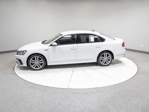 Used 2018 Volkswagen Passat 2.0T R-Line FWD image 32
