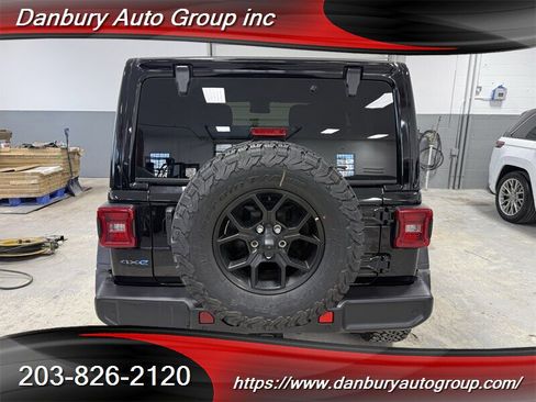 Used 2024 Jeep Wrangler Unlimited image 5