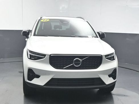 Used 2025 Volvo XC40 B5 Ultra AWD/4WD image 3