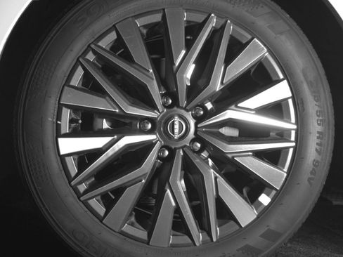 Used 2025 Nissan Altima 2.5 SV FWD image 15