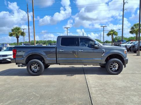 Used 2017 Ford F250 Platinum w/ Platinum Ultimate Package AWD/4WD image 8