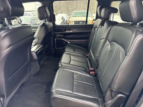 Used 2023 Jeep Wagoneer L Series II image 16