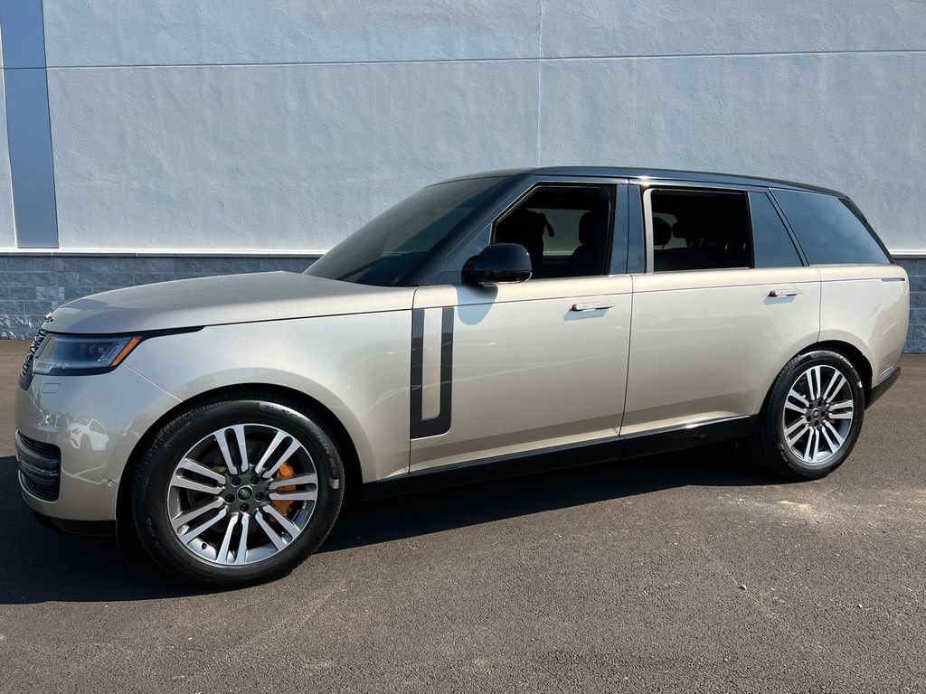 Used 2025 Land Rover Range Rover Long Wheelbase SE AWD/4WD image 1